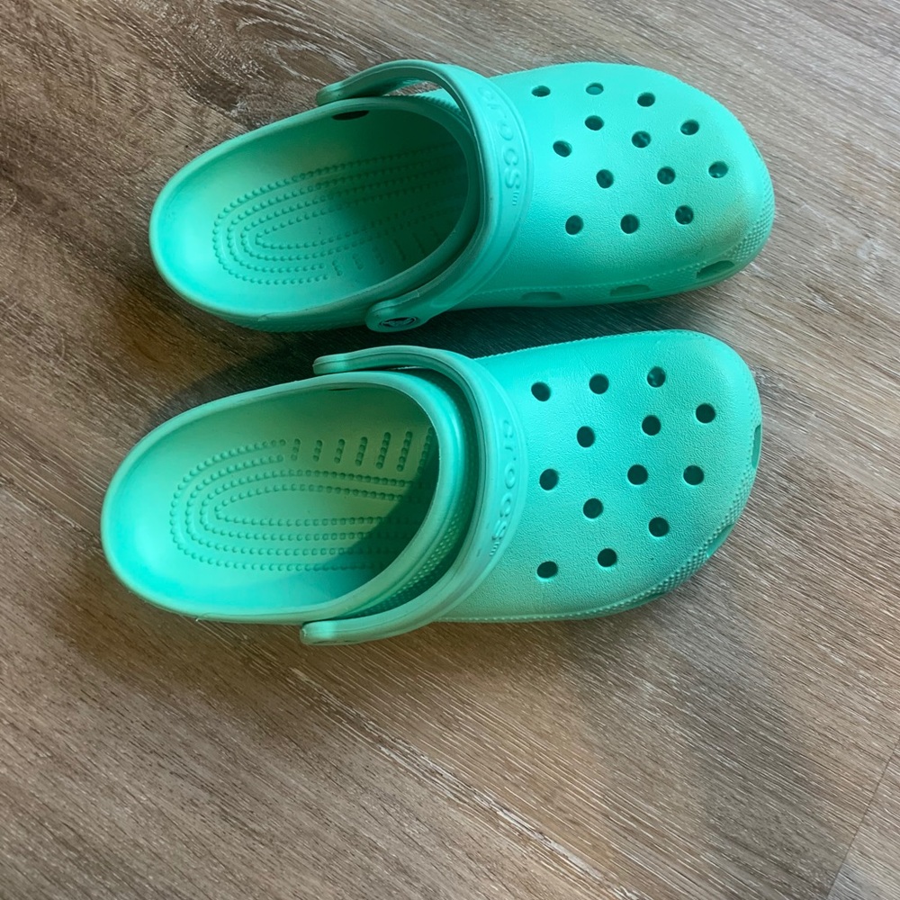 CROCS !!